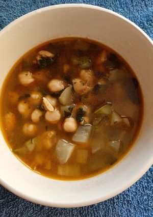 Una foto de Sopa de garbanzo con mucho sabor