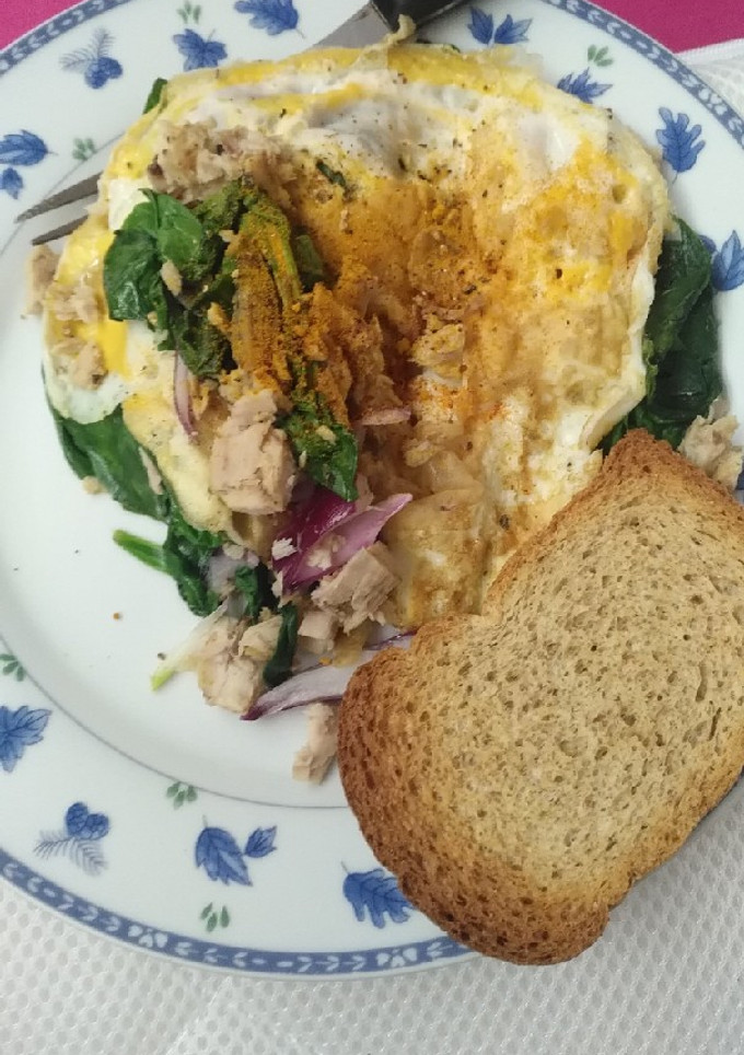 Una foto de Omelette de atún y espinacas a lo oriental☀️ 158 calorías