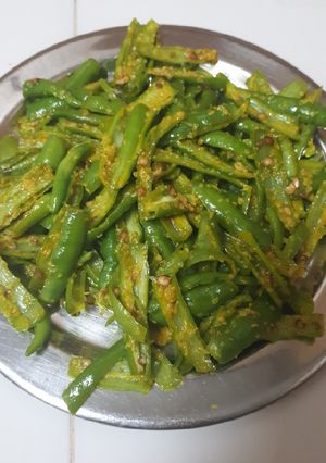 મરચા નું અથાણું (Marcha Athanu Recipe In Gujarati) રેસીપી મુખ્ય ફોટો