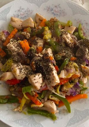 Una foto de CHOP SUEY DE VERDURAS Y POLLO 🌶🍗