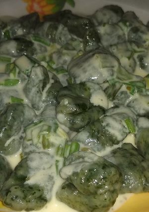 Una foto de Ñoquis de acelga con salsa de verdeo