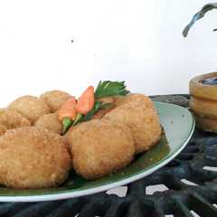 รูปของ Bola Tahu Isi Telur Puyuh