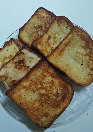 A picture of French toast.