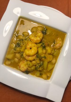 Foto principal de Garbanzos del cocido con gambas