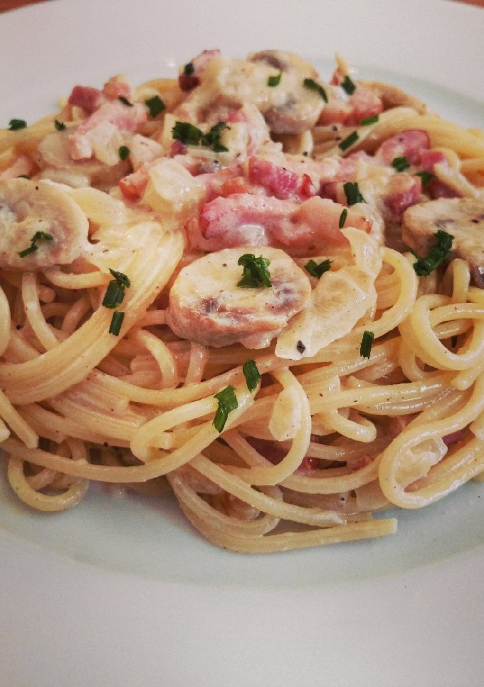 Una foto de Spaghettis carbonara a mi manera