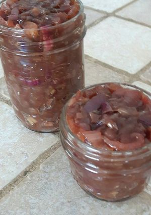 A picture of Candied onions with port.