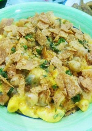 A picture of White chana papriii wiD chicken pasta👍👍😘.