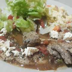 A picture of Milanesa en chipotle.