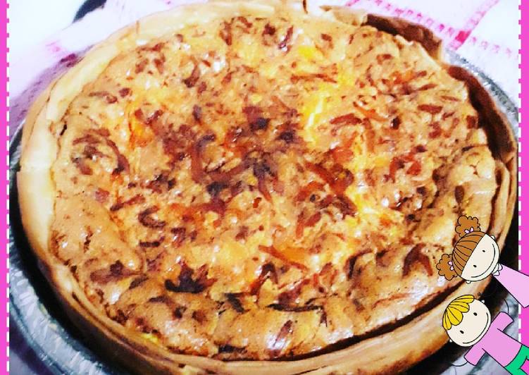 Quiche Lorraine de panceta, cebolla y queso cheddar..