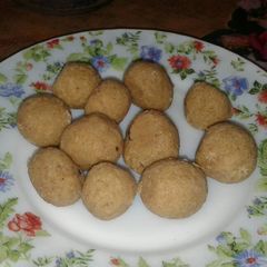 A picture of Coconut laddus.