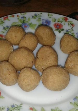 A picture of Coconut laddus.