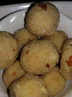 रवा लड्डू रेसिपी मुख्य फोटो