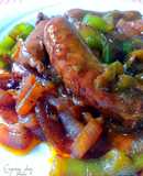 Salchichas frescas de ternera con cebolla caramelizada y cereza
