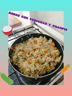 Una foto de Arroz con verduras y champis