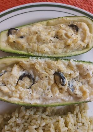 Una foto de Calabacitas rellenas de requesón con aceitunas