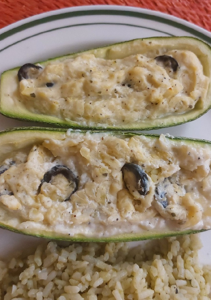 Una foto de Calabacitas rellenas de requesón con aceitunas
