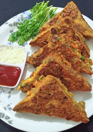 બ્રેડ વેજિ પકોડા ટોસ્ટ (Bread Veggie Pakoda Toast Recipe in Gujarati) રેસીપી મુખ્ય ફોટો