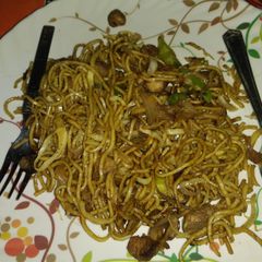 A picture of Veg chowmein.