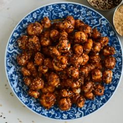 A picture of मखाना/Foxnut pops.