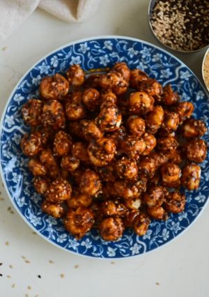 A picture of मखाना/Foxnut pops.