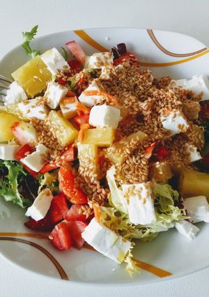 Foto principal de Ensalada de piña y fresas
