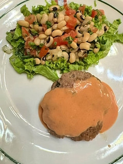 Foto de Hambúrguer caseiro com molho cremoso