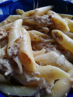 Una foto de Pasta tipo penne con atún