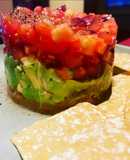 Tartar de tomate azul, aguacate y salmón ahumado