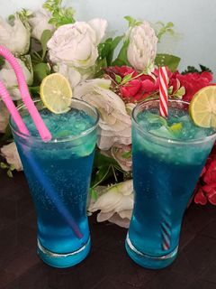 ब्लू कुरासो मॉकटेल (blue curacao mocktail recipe in hindi) रेसिपी मुख्य फोटो
