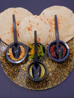 મકાઈ ના રોટલા (Makai Rotla Recipe In Gujarati) રેસીપી મુખ્ય ફોટો