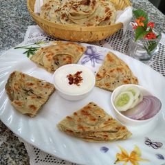 A picture of Chicken Stuffed Lachcha Paratha.