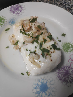 Una foto de Merluza con gambas en papillote al microondas