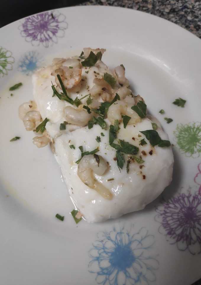 Una foto de Merluza con gambas en papillote al microondas