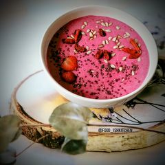 A picture of Oats Banana Smoothie Bowl.