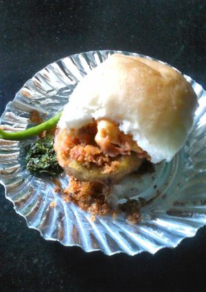 A picture of Vada pav.