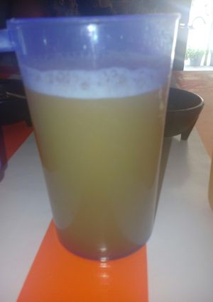 Una foto de Agua de piña con zanahoria a la Mario, s
