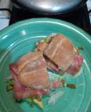Telera con queso de puerco