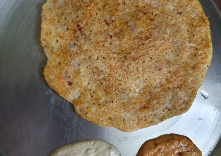 Uttapam with tomato chutney and coconut chutney