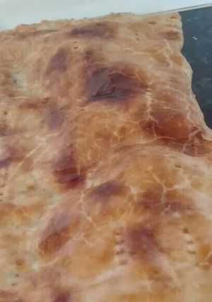 Una foto de Empanada de jamón, calabacín, queso azul y nueces