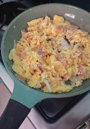 Una foto de Huevo revuelto con jamón
