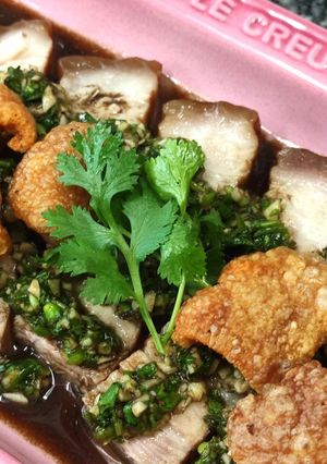 รูปของ หมูต้มซีอิ้วราดซอส Chimichurri