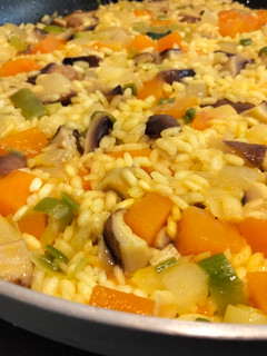 Una foto de Arroz meloso y vegano de calabaza