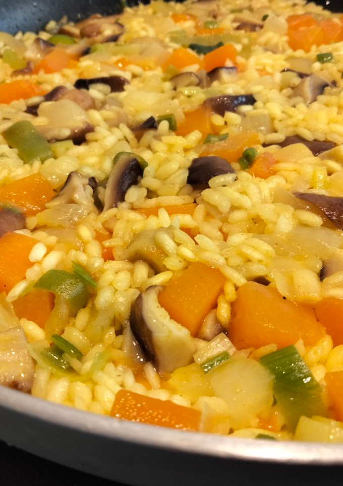Una foto de Arroz meloso y vegano de calabaza