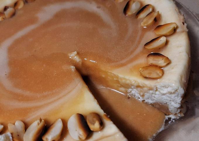 Чизкей с соленой карамелью и арахисом (а-ля сникерс), творожный