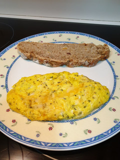 Una foto de Tortilla cremosa a los 4 quesos
