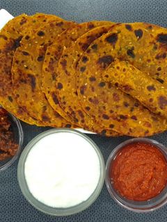 લેફટ ઓવર ખીચડી ના થેપલા (Left Over Khichdi Thepla Recipe In Gujarati) રેસીપી મુખ્ય ફોટો