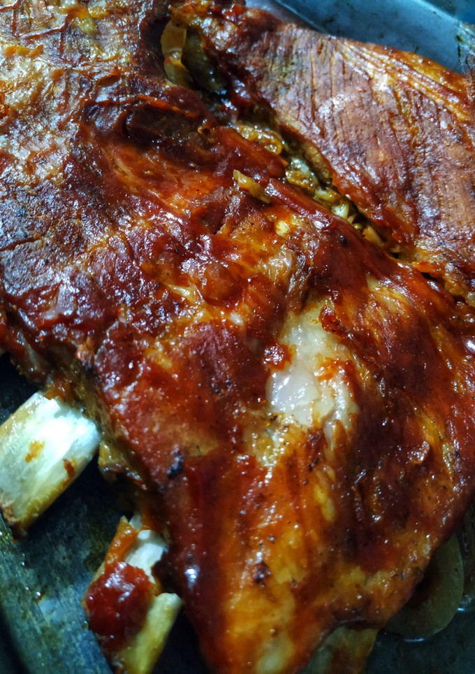 Una foto de Costillar con barbacoa y mostaza
