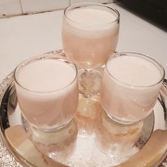 A picture of Banana and carrot milkshake.