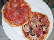 Una foto de pizza de camarón
