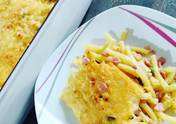 Nudel-Schinken-Gratin mit Erbsen